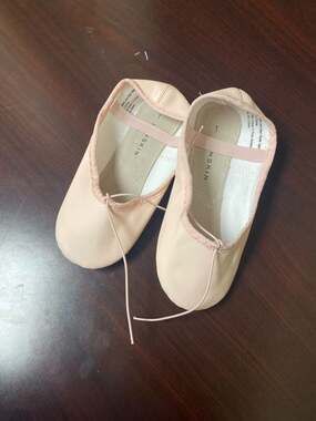 New Girl's Danskin Freestyle Soft Pink Ballet Shoes Size 1